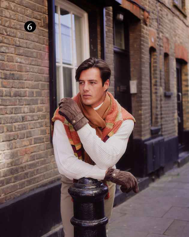 Man wearing touchscreen water-resistant three point fleece lined suede gloves in brown in town