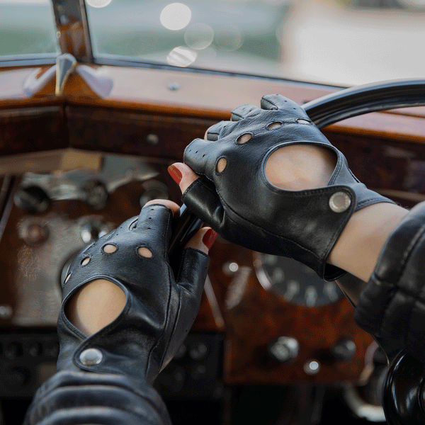 Women’s Fingerless Leather Driving Gloves Dents